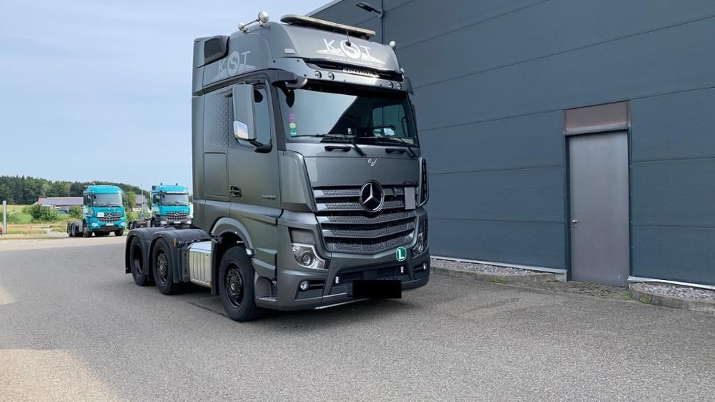 Mercedes-Benz Actros Edition 2 BiXenon KlimaA Navi Massage - Vetopöytäauto: kuva Mercedes-Benz Actros Edition 2 BiXenon KlimaA Navi Massage - Vetopöytäauto Mercedes-Benz Actros Edition 2 BiXenon KlimaA Navi Massage - Vetopöytäauto: kuva Mercedes-Benz Actros Edition 2 BiXenon KlimaA Navi Massage - Vetopöytäauto