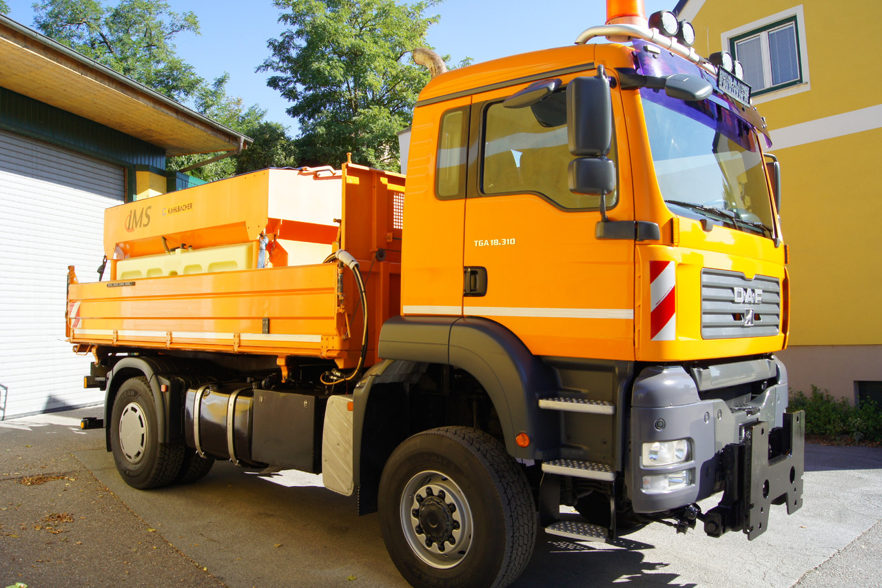 MAN TGA 18.310 BL 4x4/MEILLER/Salzstreuer/Winterdienst - Kippiauto kuorma-auto: kuva MAN TGA 18.310 BL 4x4/MEILLER/Salzstreuer/Winterdienst - Kippiauto kuorma-auto MAN TGA 18.310 BL 4x4/MEILLER/Salzstreuer/Winterdienst - Kippiauto kuorma-auto: kuva MAN TGA 18.310 BL 4x4/MEILLER/Salzstreuer/Winterdienst - Kippiauto kuorma-auto