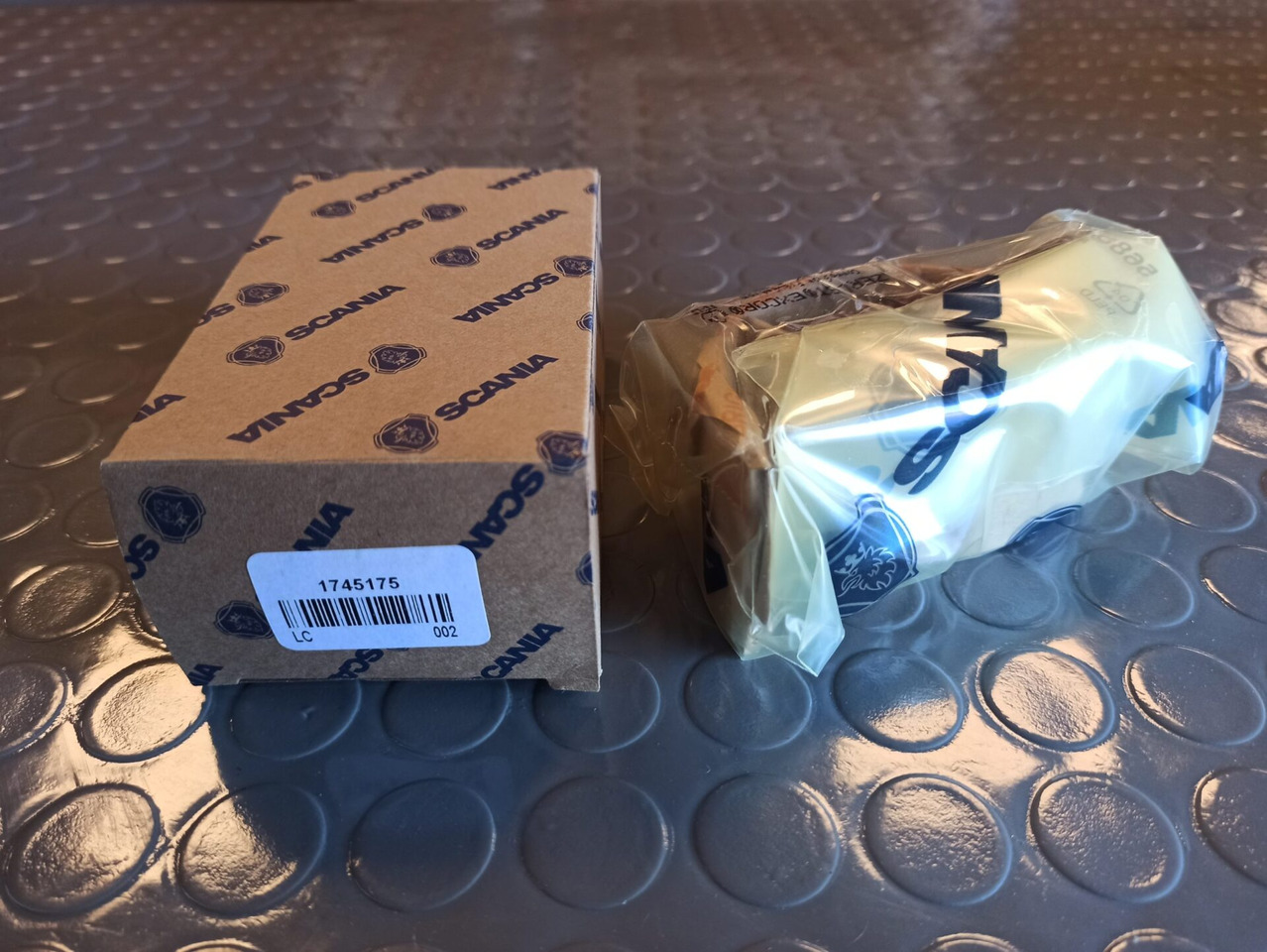 SCANIA CONNECTING ROD BEARING - 1745175 - Kiertokanki - Kuorma-auto: kuva SCANIA CONNECTING ROD BEARING - 1745175 - Kiertokanki - Kuorma-auto SCANIA CONNECTING ROD BEARING - 1745175 - Kiertokanki - Kuorma-auto: kuva SCANIA CONNECTING ROD BEARING - 1745175 - Kiertokanki - Kuorma-auto