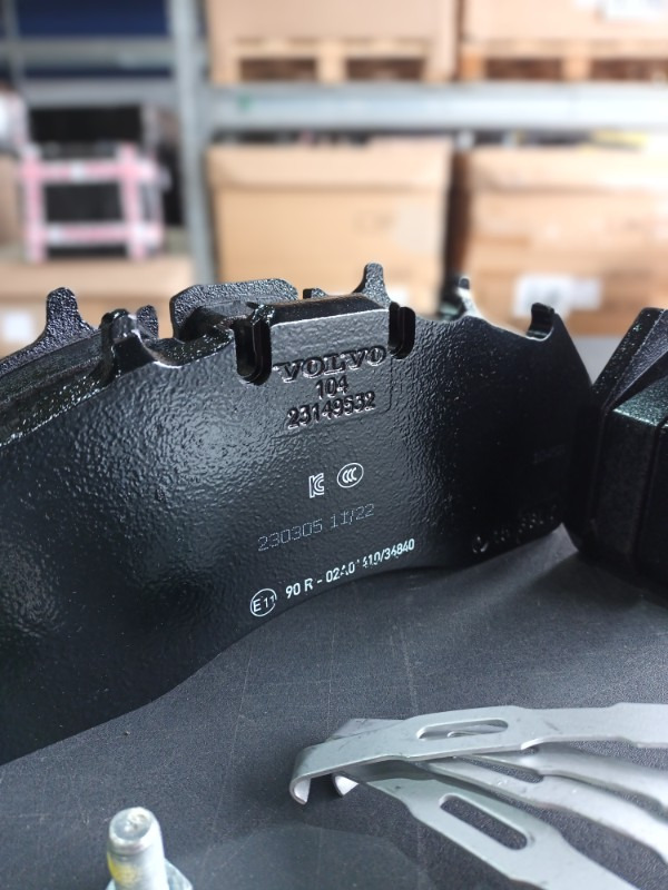 VOLVO BRAKE PAD KIT 23149532 - Jarrupalat - Kuorma-auto: kuva VOLVO BRAKE PAD KIT 23149532 - Jarrupalat - Kuorma-auto VOLVO BRAKE PAD KIT 23149532 - Jarrupalat - Kuorma-auto: kuva VOLVO BRAKE PAD KIT 23149532 - Jarrupalat - Kuorma-auto