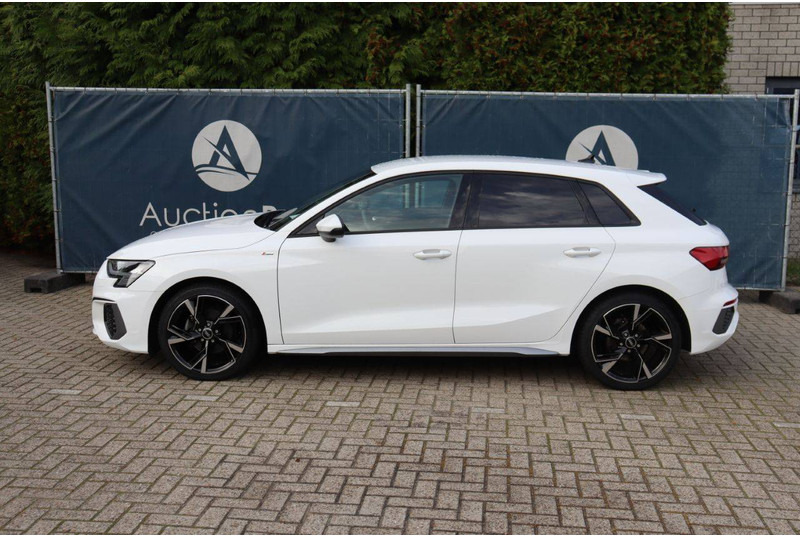 Audi A3 Sportback - Sedan: kuva Audi A3 Sportback - Sedan Audi A3 Sportback - Sedan: kuva Audi A3 Sportback - Sedan