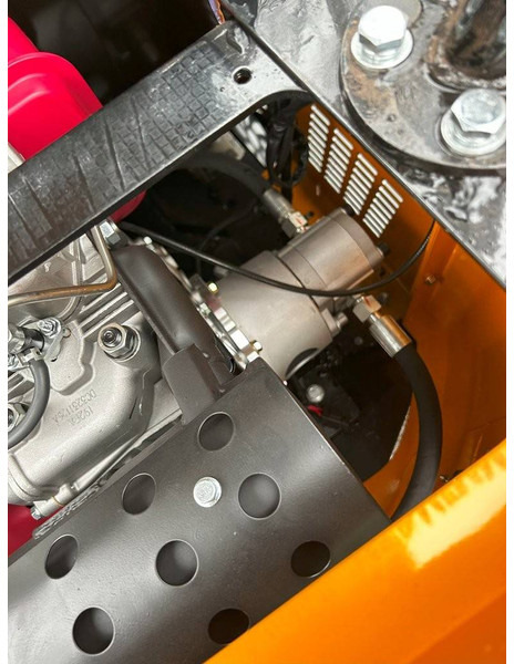 Uusi Minikuormaaja Beartrac HT10: kuva Uusi Minikuormaaja Beartrac HT10 Uusi Minikuormaaja Beartrac HT10: kuva Uusi Minikuormaaja Beartrac HT10