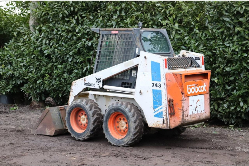 Bobcat 743 - Pyöräkuormaaja: kuva Bobcat 743 - Pyöräkuormaaja Bobcat 743 - Pyöräkuormaaja: kuva Bobcat 743 - Pyöräkuormaaja