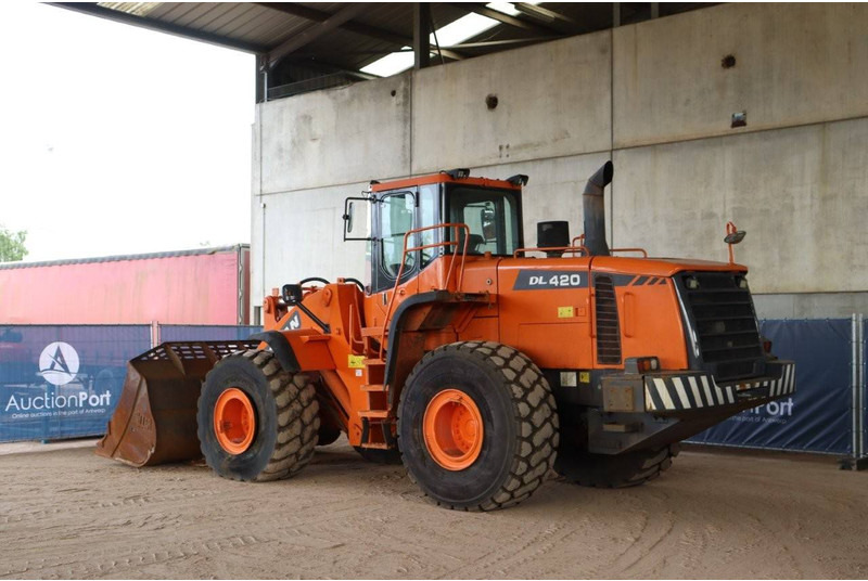 Doosan DL420 - Pyöräkuormaaja: kuva Doosan DL420 - Pyöräkuormaaja Doosan DL420 - Pyöräkuormaaja: kuva Doosan DL420 - Pyöräkuormaaja