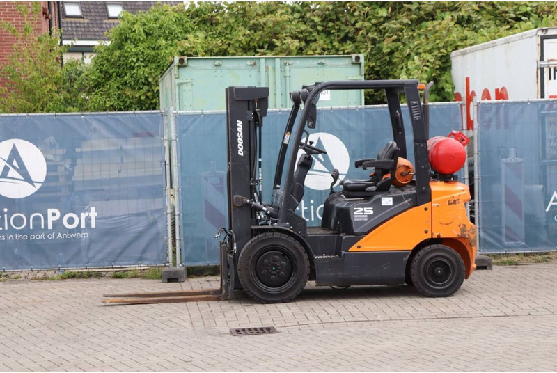 Doosan G25P-7 - Kaasutrukki: kuva Doosan G25P-7 - Kaasutrukki Doosan G25P-7 - Kaasutrukki: kuva Doosan G25P-7 - Kaasutrukki