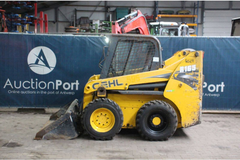 Gehl R165 - Pyöräkuormaaja: kuva Gehl R165 - Pyöräkuormaaja Gehl R165 - Pyöräkuormaaja: kuva Gehl R165 - Pyöräkuormaaja