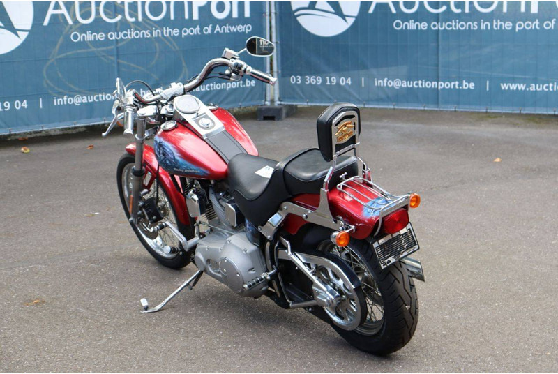 Harley-Davidson Deuce Softail - Moottoripyörä: kuva Harley-Davidson Deuce Softail - Moottoripyörä Harley-Davidson Deuce Softail - Moottoripyörä: kuva Harley-Davidson Deuce Softail - Moottoripyörä