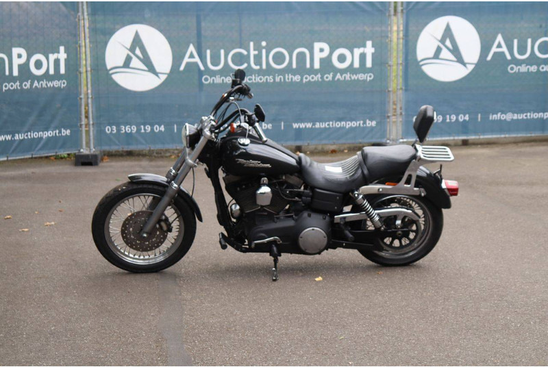 Harley-Davidson Dyna Street Bob - Moottoripyörä: kuva Harley-Davidson Dyna Street Bob - Moottoripyörä Harley-Davidson Dyna Street Bob - Moottoripyörä: kuva Harley-Davidson Dyna Street Bob - Moottoripyörä