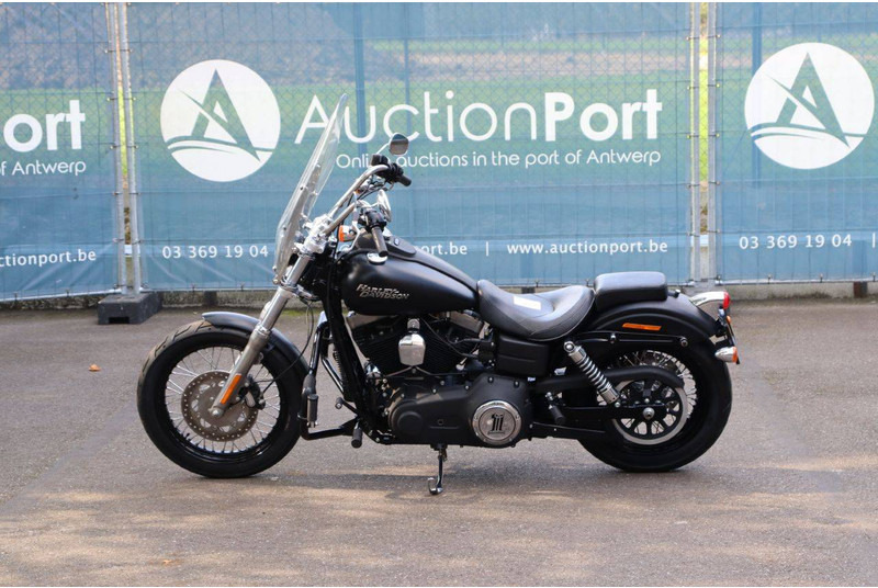 Harley-Davidson Dyna Street Bob - Moottoripyörä: kuva Harley-Davidson Dyna Street Bob - Moottoripyörä Harley-Davidson Dyna Street Bob - Moottoripyörä: kuva Harley-Davidson Dyna Street Bob - Moottoripyörä