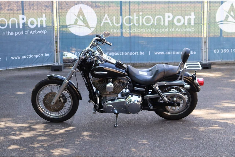 Harley-Davidson Dyna Super Glide - Moottoripyörä: kuva Harley-Davidson Dyna Super Glide - Moottoripyörä Harley-Davidson Dyna Super Glide - Moottoripyörä: kuva Harley-Davidson Dyna Super Glide - Moottoripyörä