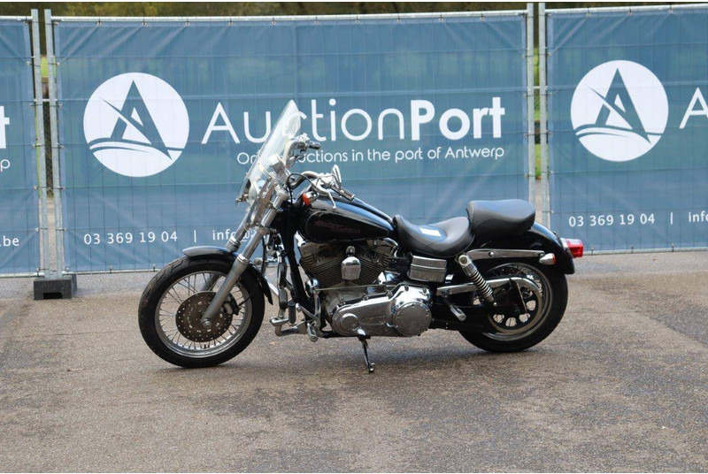 Harley-Davidson Dyna Super Glide - Moottoripyörä: kuva Harley-Davidson Dyna Super Glide - Moottoripyörä Harley-Davidson Dyna Super Glide - Moottoripyörä: kuva Harley-Davidson Dyna Super Glide - Moottoripyörä