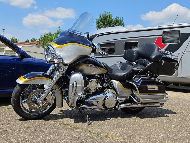 Harley-Davidson Electra Glide Ultra Classic (FLHTCUSE7) CVO - Moottoripyörä: kuva Harley-Davidson Electra Glide Ultra Classic (FLHTCUSE7) CVO - Moottoripyörä Harley-Davidson Electra Glide Ultra Classic (FLHTCUSE7) CVO - Moottoripyörä: kuva Harley-Davidson Electra Glide Ultra Classic (FLHTCUSE7) CVO - Moottoripyörä