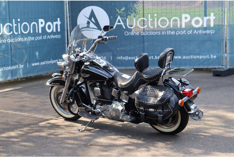 Harley-Davidson Heritage Softail Classic - Moottoripyörä: kuva Harley-Davidson Heritage Softail Classic - Moottoripyörä Harley-Davidson Heritage Softail Classic - Moottoripyörä: kuva Harley-Davidson Heritage Softail Classic - Moottoripyörä