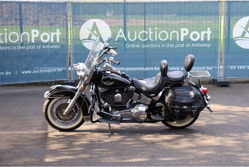 Harley-Davidson Heritage Softail Classic - Moottoripyörä: kuva Harley-Davidson Heritage Softail Classic - Moottoripyörä Harley-Davidson Heritage Softail Classic - Moottoripyörä: kuva Harley-Davidson Heritage Softail Classic - Moottoripyörä
