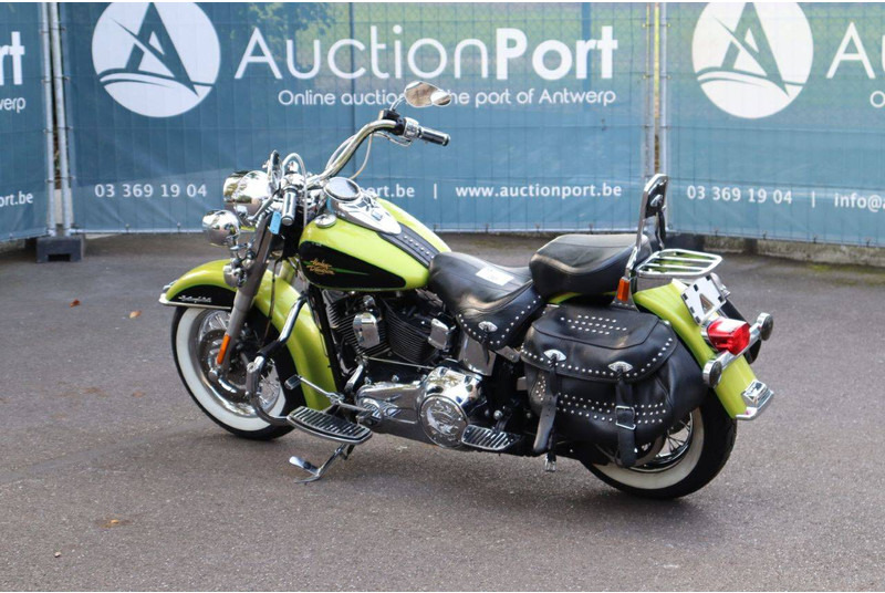 Harley-Davidson Heritage Softail Classic - Moottoripyörä: kuva Harley-Davidson Heritage Softail Classic - Moottoripyörä Harley-Davidson Heritage Softail Classic - Moottoripyörä: kuva Harley-Davidson Heritage Softail Classic - Moottoripyörä