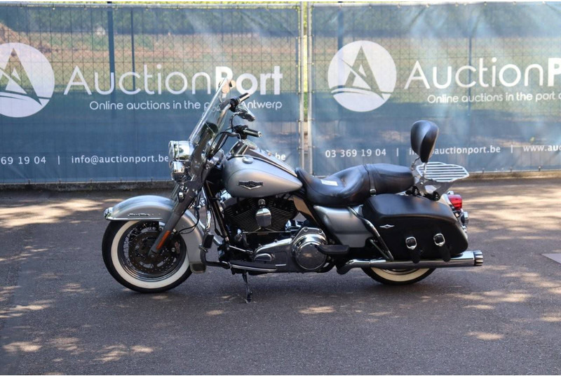Harley-Davidson Road King Classic - Moottoripyörä: kuva Harley-Davidson Road King Classic - Moottoripyörä Harley-Davidson Road King Classic - Moottoripyörä: kuva Harley-Davidson Road King Classic - Moottoripyörä