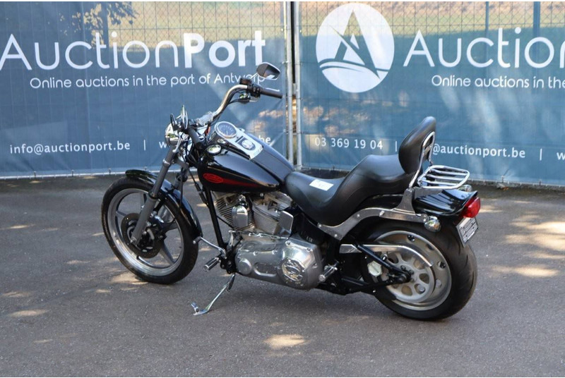 Harley-Davidson Softail Custom - Moottoripyörä: kuva Harley-Davidson Softail Custom - Moottoripyörä Harley-Davidson Softail Custom - Moottoripyörä: kuva Harley-Davidson Softail Custom - Moottoripyörä