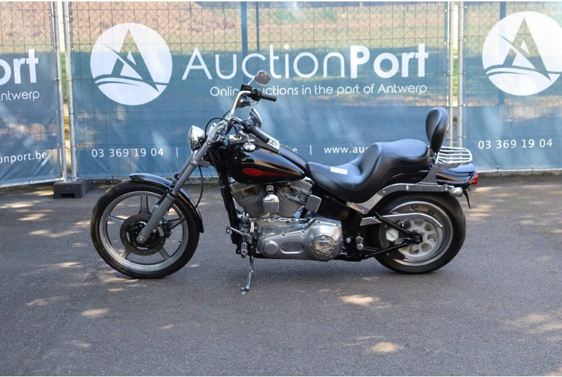 Harley-Davidson Softail Custom - Moottoripyörä: kuva Harley-Davidson Softail Custom - Moottoripyörä Harley-Davidson Softail Custom - Moottoripyörä: kuva Harley-Davidson Softail Custom - Moottoripyörä