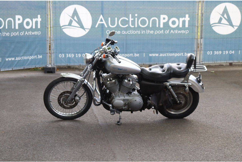 Harley-Davidson Sportster XL 883 - Moottoripyörä: kuva Harley-Davidson Sportster XL 883 - Moottoripyörä Harley-Davidson Sportster XL 883 - Moottoripyörä: kuva Harley-Davidson Sportster XL 883 - Moottoripyörä