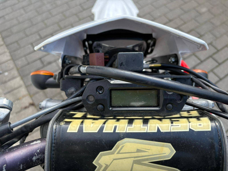 Moottoripyörä Honda CRF 500 R: kuva Moottoripyörä Honda CRF 500 R Moottoripyörä Honda CRF 500 R: kuva Moottoripyörä Honda CRF 500 R