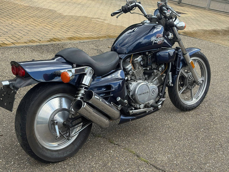 Honda Magna VF750C - Moottoripyörä: kuva Honda Magna VF750C - Moottoripyörä Honda Magna VF750C - Moottoripyörä: kuva Honda Magna VF750C - Moottoripyörä