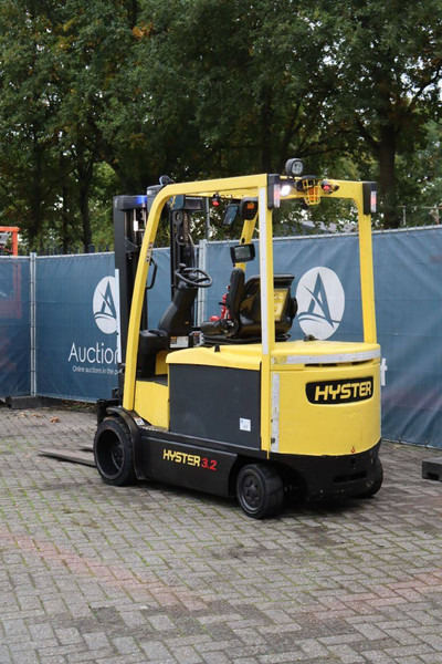 Hyster E3.2XN - Sähkötrukki: kuva Hyster E3.2XN - Sähkötrukki Hyster E3.2XN - Sähkötrukki: kuva Hyster E3.2XN - Sähkötrukki