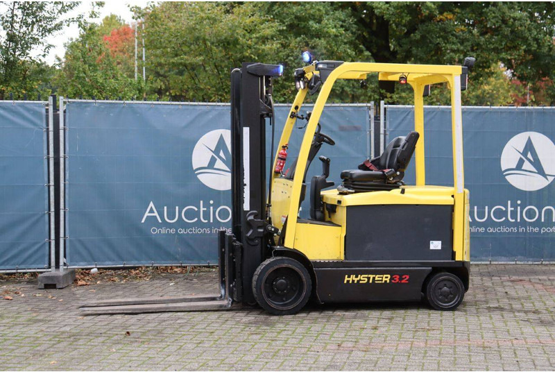 Hyster E3.2XN - Sähkötrukki: kuva Hyster E3.2XN - Sähkötrukki Hyster E3.2XN - Sähkötrukki: kuva Hyster E3.2XN - Sähkötrukki