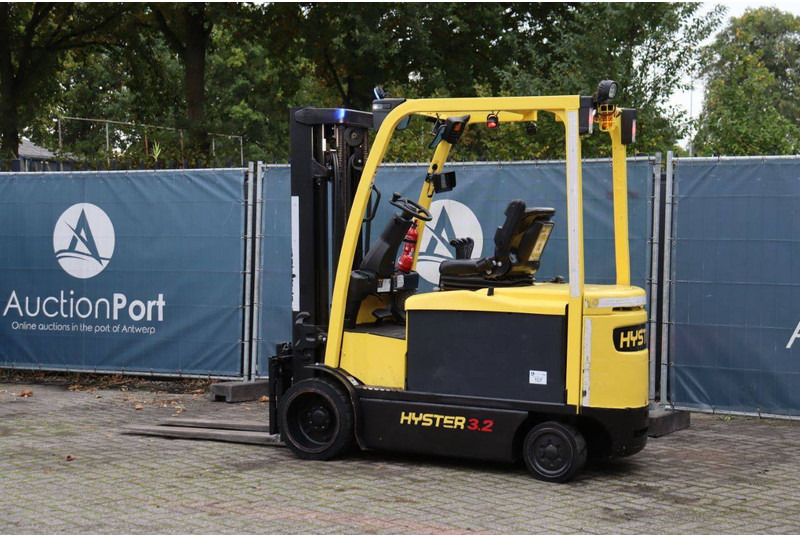 Hyster E3.2XN - Sähkötrukki: kuva Hyster E3.2XN - Sähkötrukki Hyster E3.2XN - Sähkötrukki: kuva Hyster E3.2XN - Sähkötrukki