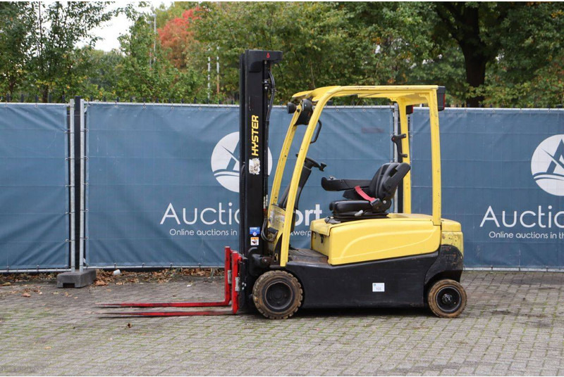 Hyster J2.0XN LWB - Sähkötrukki: kuva Hyster J2.0XN LWB - Sähkötrukki Hyster J2.0XN LWB - Sähkötrukki: kuva Hyster J2.0XN LWB - Sähkötrukki