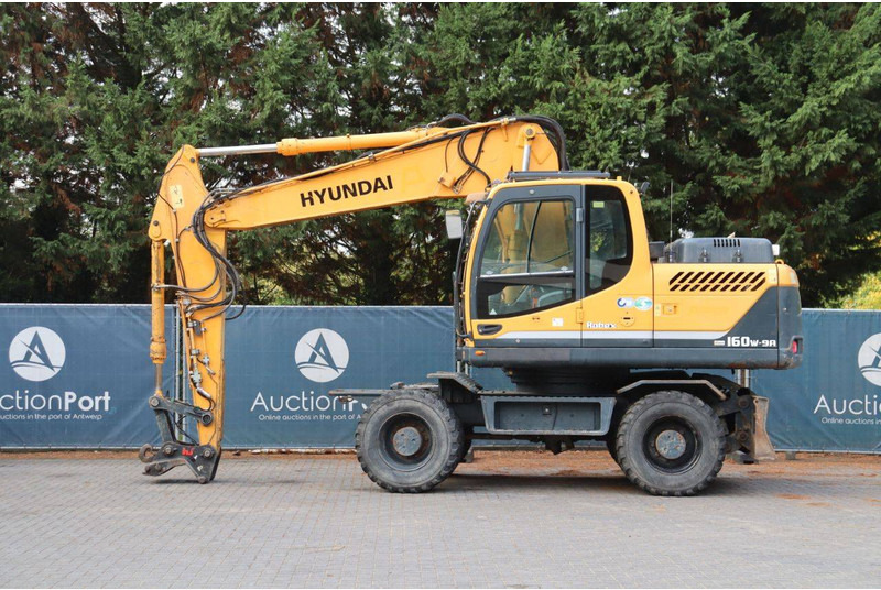Hyundai R160W-9A - Pyöräalustainen kaivinkone: kuva Hyundai R160W-9A - Pyöräalustainen kaivinkone Hyundai R160W-9A - Pyöräalustainen kaivinkone: kuva Hyundai R160W-9A - Pyöräalustainen kaivinkone