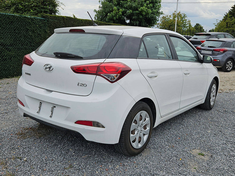 Hyundai i20 1.2 - Sedan: kuva Hyundai i20 1.2 - Sedan Hyundai i20 1.2 - Sedan: kuva Hyundai i20 1.2 - Sedan