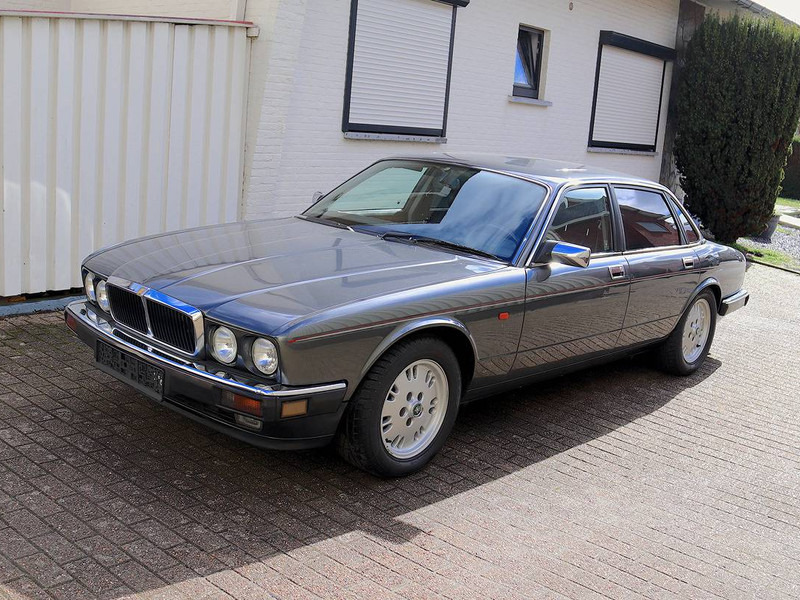 Jaguar XJ-12 - Sedan: kuva Jaguar XJ-12 - Sedan Jaguar XJ-12 - Sedan: kuva Jaguar XJ-12 - Sedan