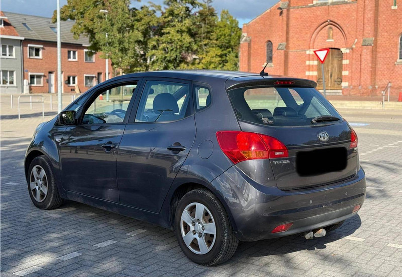 Kia Venga (I) 1.4 CVVT - Sedan: kuva Kia Venga (I) 1.4 CVVT - Sedan Kia Venga (I) 1.4 CVVT - Sedan: kuva Kia Venga (I) 1.4 CVVT - Sedan