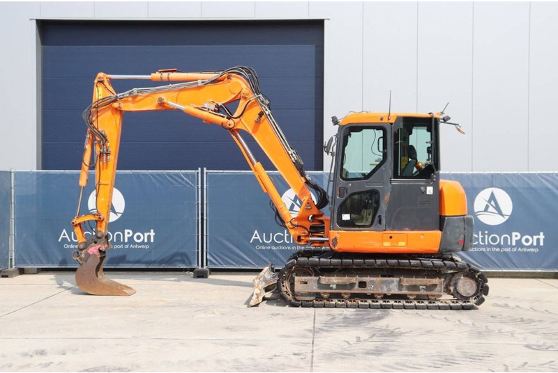 Komatsu PC80MR-3 - Telakaivukone: kuva Komatsu PC80MR-3 - Telakaivukone Komatsu PC80MR-3 - Telakaivukone: kuva Komatsu PC80MR-3 - Telakaivukone