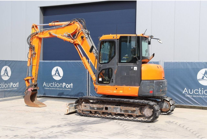 Komatsu PC80MR-3 - Telakaivukone: kuva Komatsu PC80MR-3 - Telakaivukone Komatsu PC80MR-3 - Telakaivukone: kuva Komatsu PC80MR-3 - Telakaivukone