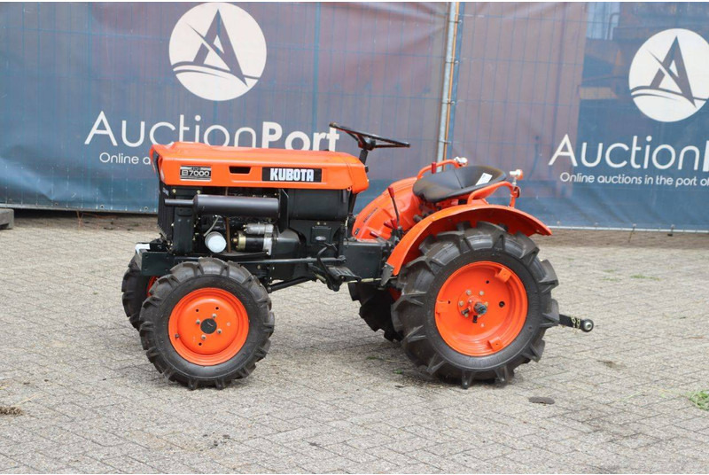 Kubota B7000 - Traktori: kuva Kubota B7000 - Traktori Kubota B7000 - Traktori: kuva Kubota B7000 - Traktori