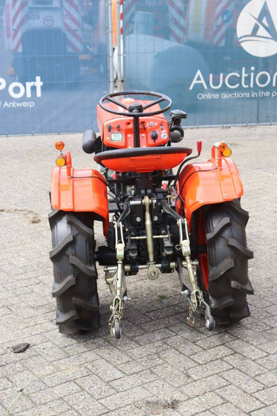 Kubota B7000 - Traktori: kuva Kubota B7000 - Traktori Kubota B7000 - Traktori: kuva Kubota B7000 - Traktori