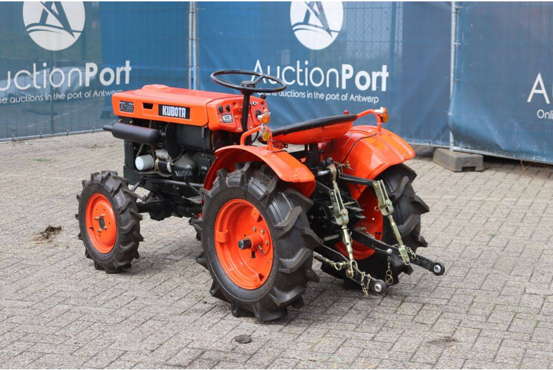 Kubota B7000 - Traktori: kuva Kubota B7000 - Traktori Kubota B7000 - Traktori: kuva Kubota B7000 - Traktori