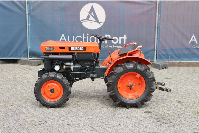 Kubota B7000 - Traktori: kuva Kubota B7000 - Traktori Kubota B7000 - Traktori: kuva Kubota B7000 - Traktori