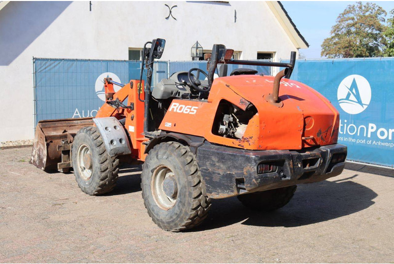Kubota R065 - Pyöräkuormaaja: kuva Kubota R065 - Pyöräkuormaaja Kubota R065 - Pyöräkuormaaja: kuva Kubota R065 - Pyöräkuormaaja