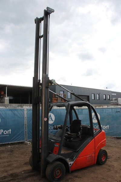 Linde H25T - Maastotrukki: kuva Linde H25T - Maastotrukki Linde H25T - Maastotrukki: kuva Linde H25T - Maastotrukki