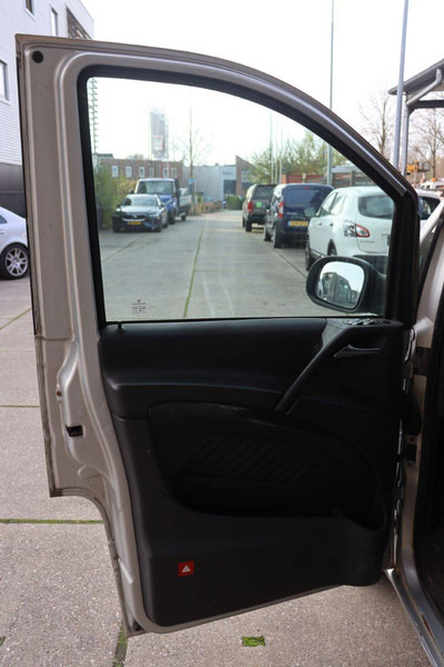 Pakettiauto Mercedes-Benz 639 Viano Cdi 3.0: kuva Pakettiauto Mercedes-Benz 639 Viano Cdi 3.0 Pakettiauto Mercedes-Benz 639 Viano Cdi 3.0: kuva Pakettiauto Mercedes-Benz 639 Viano Cdi 3.0