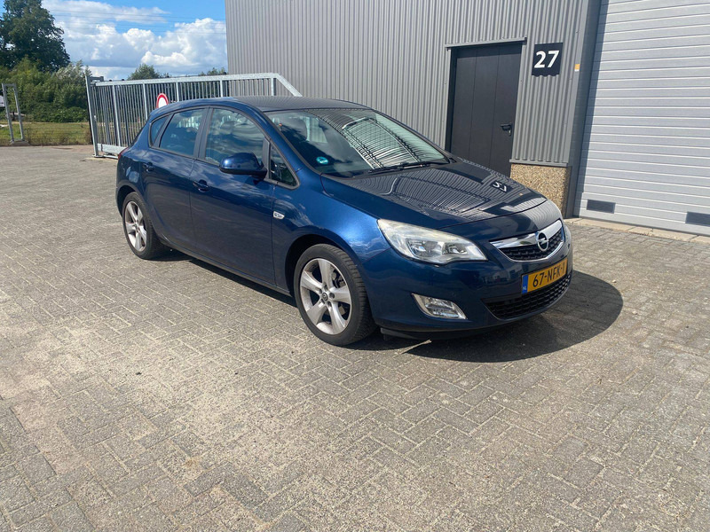Opel Astra 1.6 - Sedan: kuva Opel Astra 1.6 - Sedan Opel Astra 1.6 - Sedan: kuva Opel Astra 1.6 - Sedan