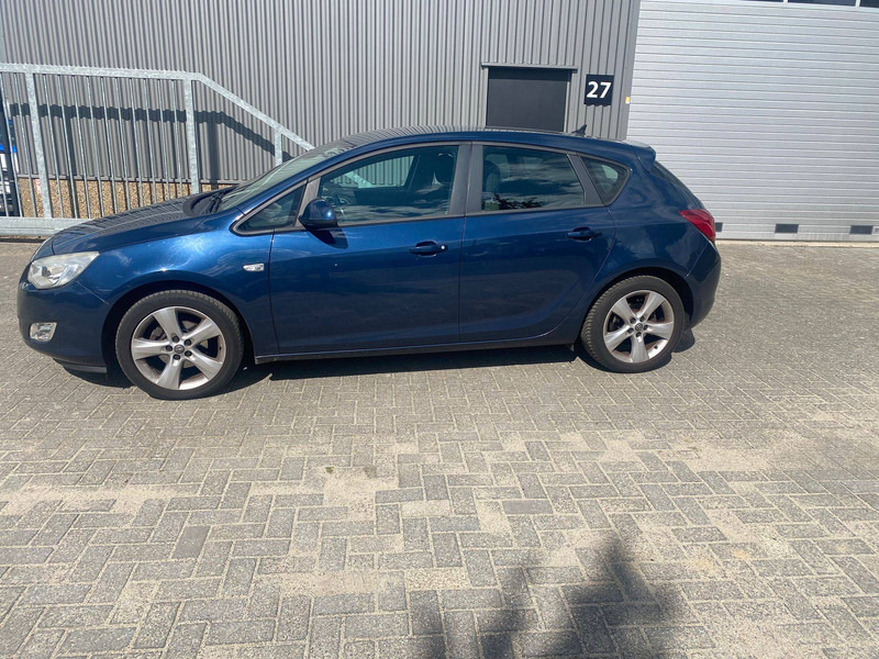 Opel Astra 1.6 - Sedan: kuva Opel Astra 1.6 - Sedan Opel Astra 1.6 - Sedan: kuva Opel Astra 1.6 - Sedan