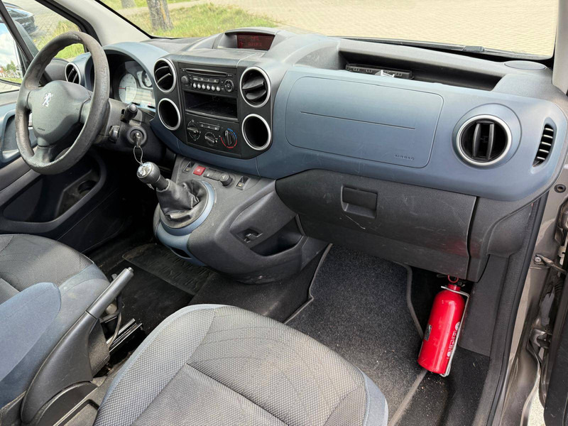 Sedan Peugeot Partner Tepee 1.6 HDI: kuva Sedan Peugeot Partner Tepee 1.6 HDI