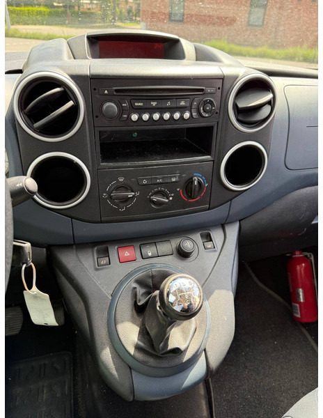 Sedan Peugeot Partner Tepee 1.6 HDI: kuva Sedan Peugeot Partner Tepee 1.6 HDI