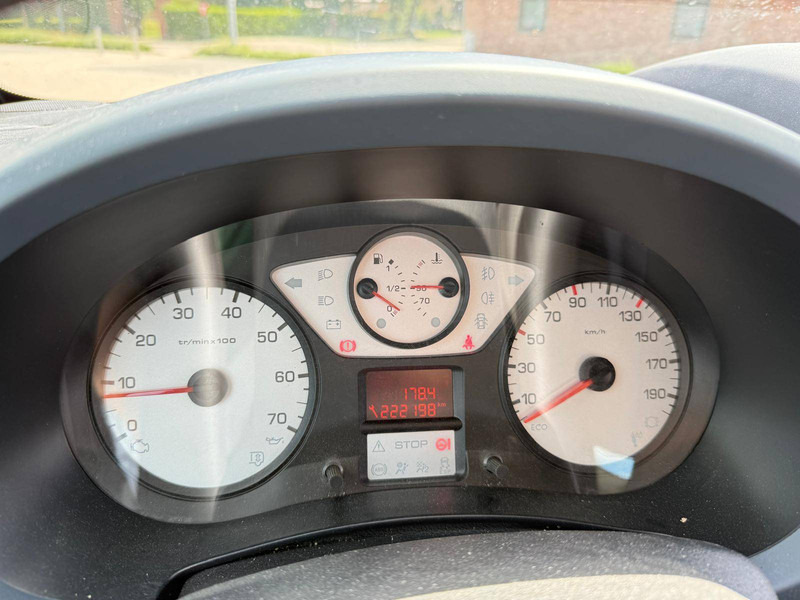 Sedan Peugeot Partner Tepee 1.6 HDI: kuva Sedan Peugeot Partner Tepee 1.6 HDI