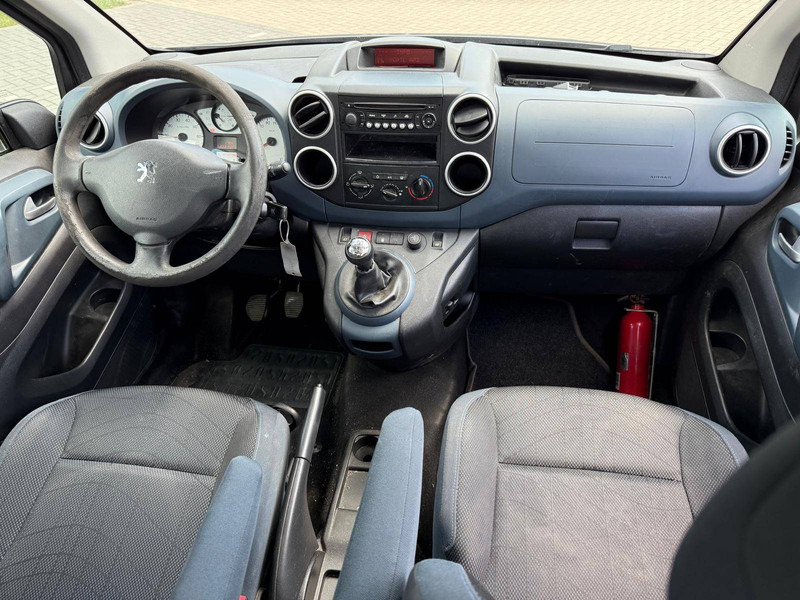 Sedan Peugeot Partner Tepee 1.6 HDI: kuva Sedan Peugeot Partner Tepee 1.6 HDI