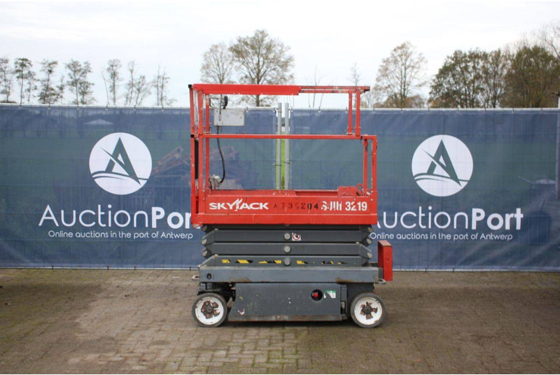 Skyjack SJ3219 - Saksilava: kuva Skyjack SJ3219 - Saksilava Skyjack SJ3219 - Saksilava: kuva Skyjack SJ3219 - Saksilava