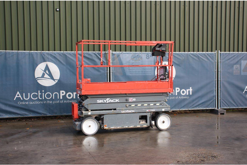 Skyjack SJ3220 - Saksilava: kuva Skyjack SJ3220 - Saksilava Skyjack SJ3220 - Saksilava: kuva Skyjack SJ3220 - Saksilava